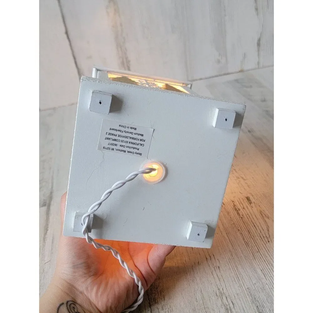 unbranded string light